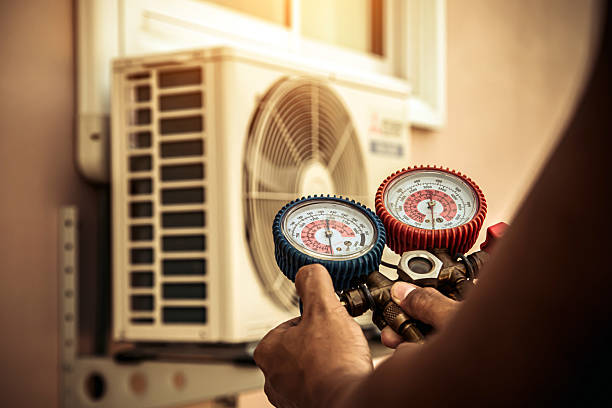 Professional Hvac technician working in Pierson, FL
